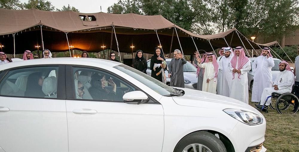 مؤسسة الوليد للإنسانية تمكّن النساء كسائقات عبر تطبيق كريم وتعزّز النمو الاقتصادي في المملكة العربية السعودية